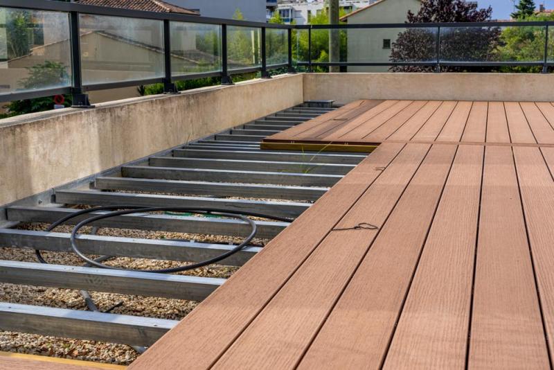 Installation de terrasse &agrave; SAINT-PIAT : guide pour un r&eacute;sultat parfait